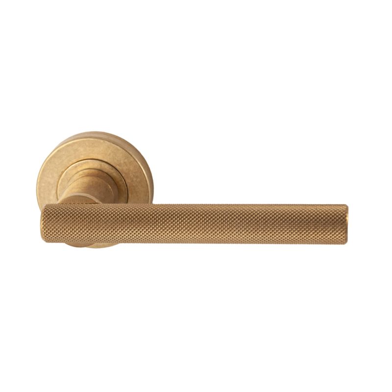 Hardbrass - Deurkruk Mila rond rozet Nika getrommeld messing