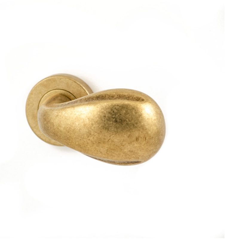 Hardbrass - Knopkruk Golf linkswijzend rond rozet Nika getrommeld messing